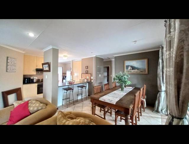 3 BEDROOM TOWNHOUSE FOR SALE IN MORELETAPARK